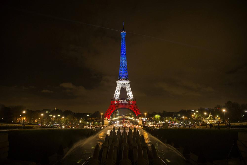 FLUCTUAT NEC MERGITUR